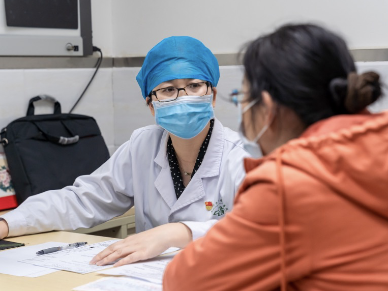 找专家看病不用再请假，平乐医院“周日党员专家义诊”开诊啦！