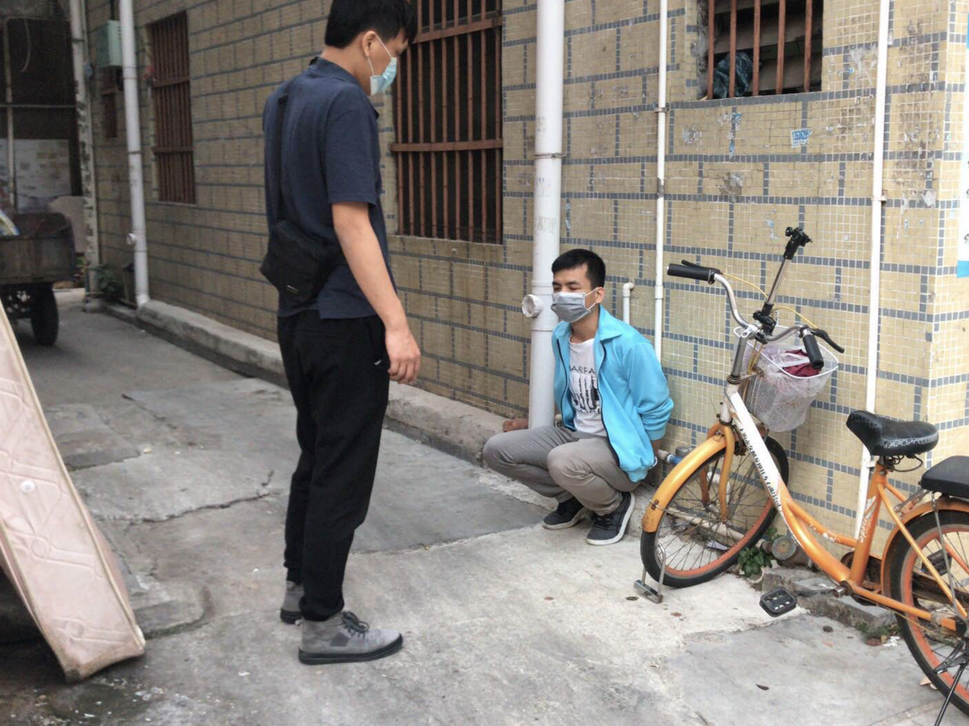 肚子都等饿了！坪山民警伏击7小时抓获盗窃嫌疑人