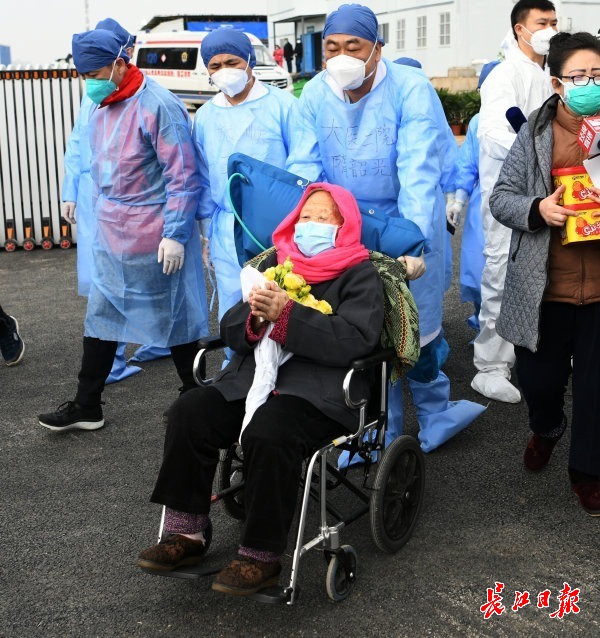 雷神山医院98岁胡婆婆成为出院！系全国迄今最高龄的新冠肺炎危重症康复患者 1464