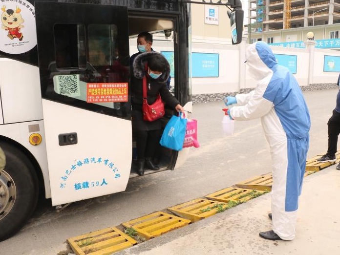 深圳地铁13号线项目部接劳务工友安全返岗复工