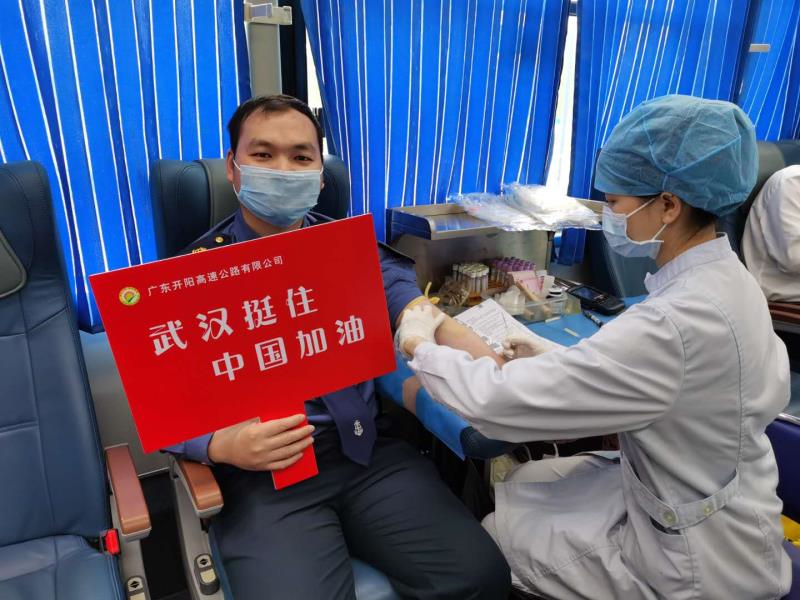 各式志愿服务无微不至 战“疫”中的高速公路“志愿红”