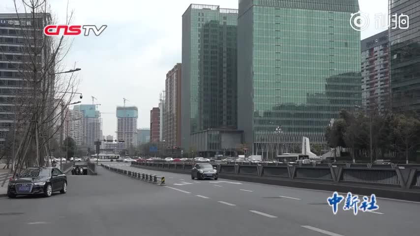 实体书店以多元化销售方式应对“寒冬”。