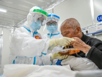 读特记者直击武汉战疫 | 如何让病人吃得下，睡得着？雷神山上的深圳中医有高招