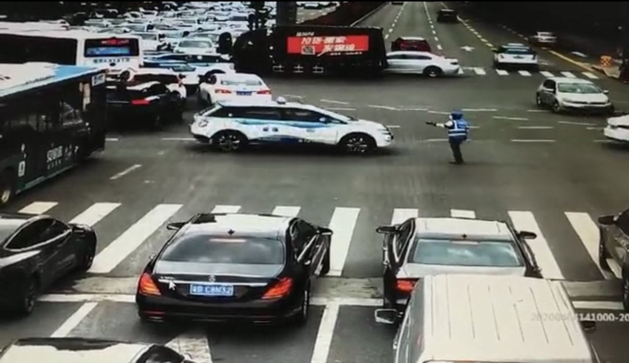 这位外卖小哥，你红了！全深圳都在找你！