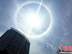 奇景！福建省漳州市上空出现日晕景观