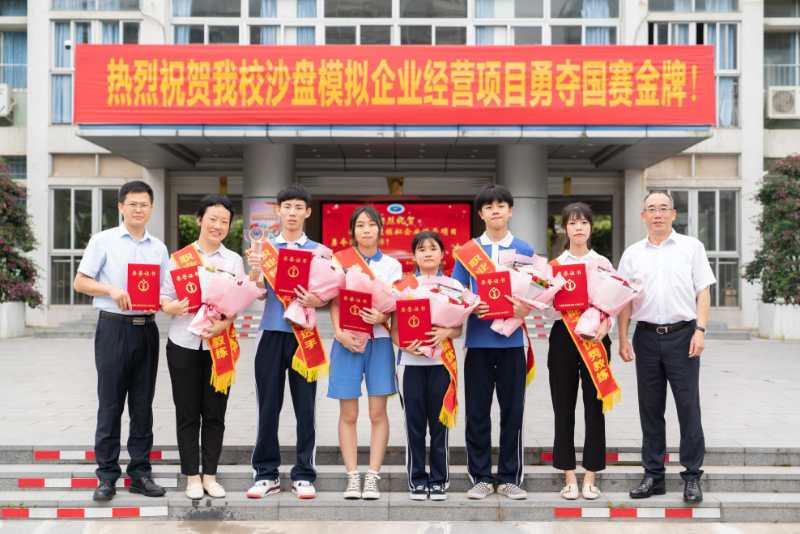 厉害了！这些女老师是巾帼标兵，她们让学生升学就业质量逐年上扬