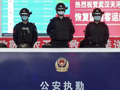 武汉机场正式复航 警方配备的智能头盔来自深圳     