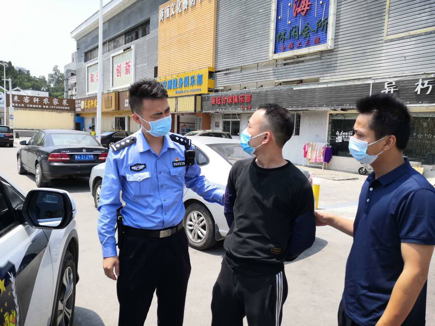 一夜之间十余台车被划  大鹏警方四小时破案