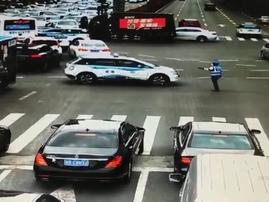 全城寻找外卖小哥后续来了：深圳交警想聘你做交通信息员！