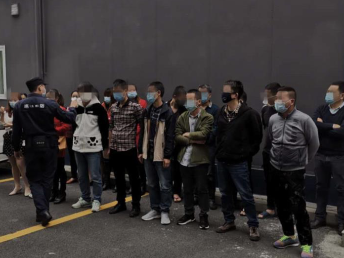 光明警方捣毁一疫期聚众赌博窝点：出租屋暗藏赌局，隐性设备反侦查