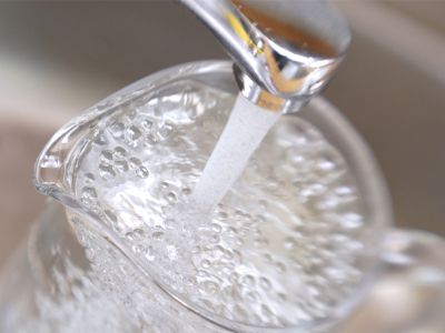 2月全市出厂水水样合格率100%，管网水合格率100%