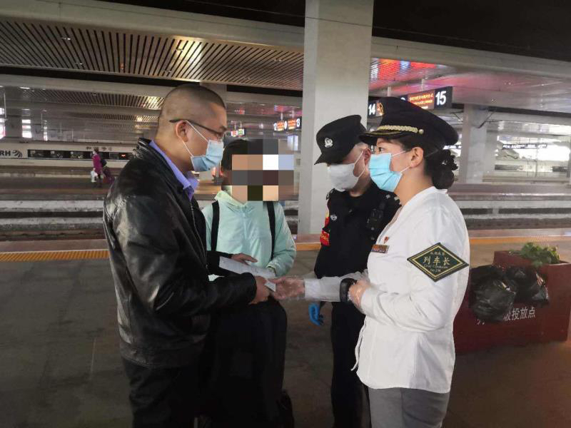 不愿上网课的14岁女孩为去重庆见网友离家出走