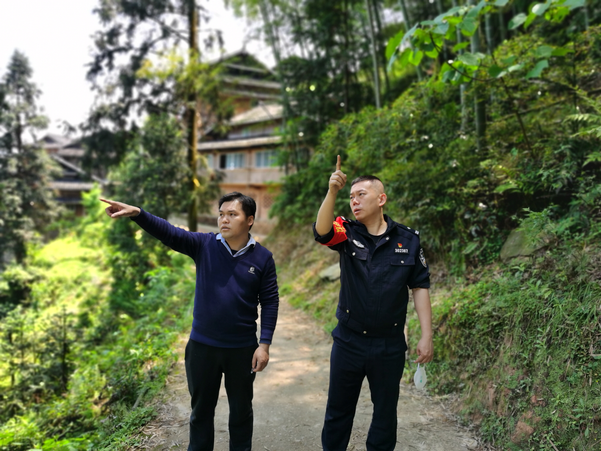“百盏亮灯”工程照亮广西高岜村脱贫攻坚路