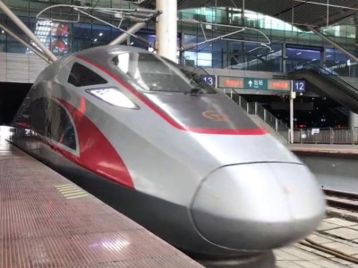 武汉开往深圳的G1005次列车已经抵达目的地