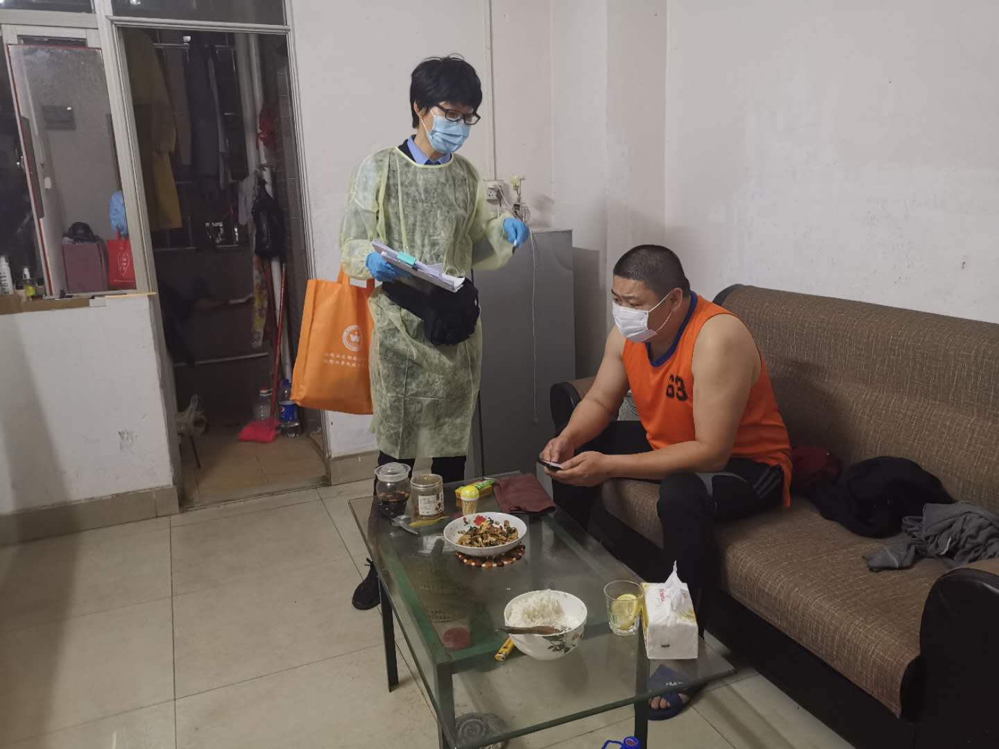 公明一居民突发疾病 幸得网格员救助脱险 