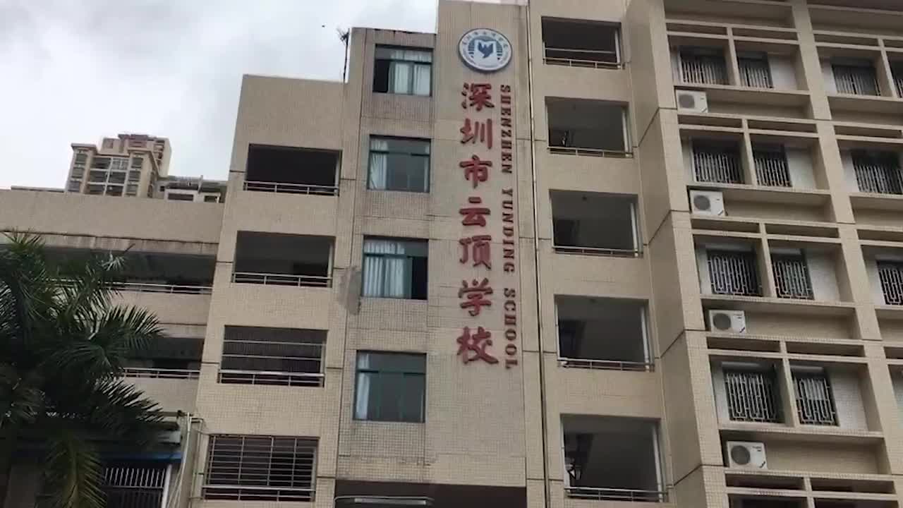 现场直击学生返校前核酸检测：双通道防感染，间隔三米采样