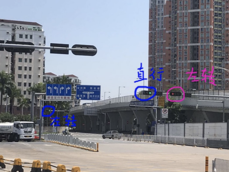 红绿灯设置不合理，市民@交警来管管