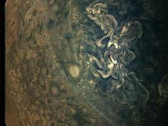 NASA发布超清晰木星照 唯美缥缈似梵高名画《星空》