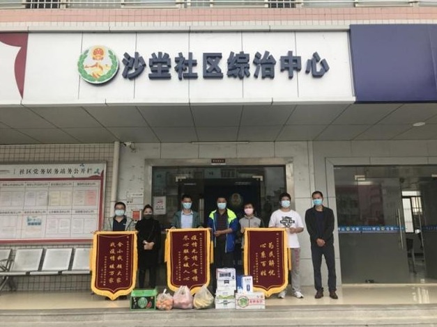 一天收到三面锦旗 马峦这个社区都做了啥暖心事？
