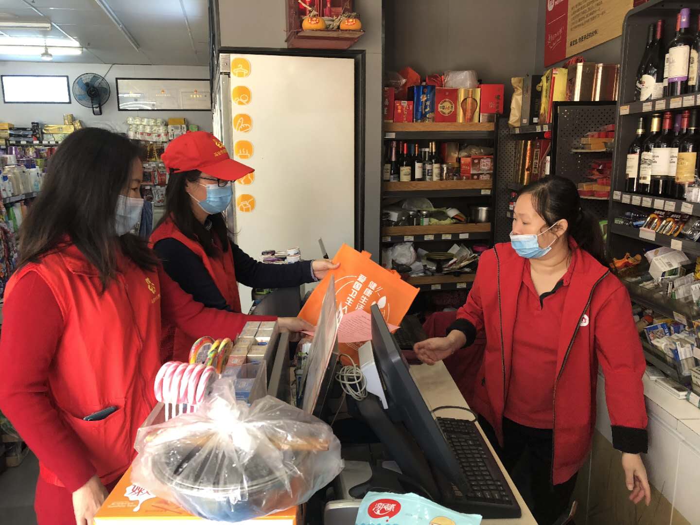 马山头社区巾帼志愿队活跃在创文一线