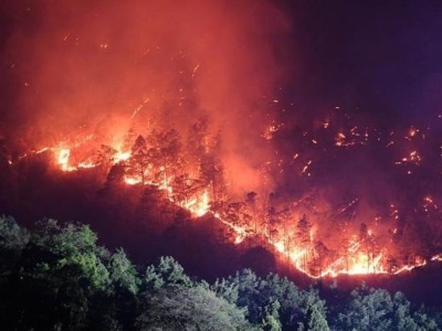 四川西昌森林火灾：火情得到基本控制，尚有一条明火火线