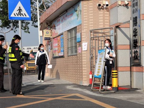 学子返校复学，光明警方多措并举全力保平安”