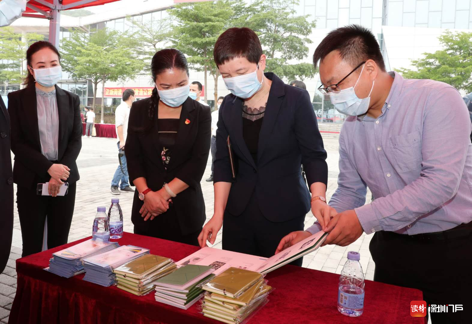 光明区举行“绿书签行动”集中宣传暨非法出版物销毁活动