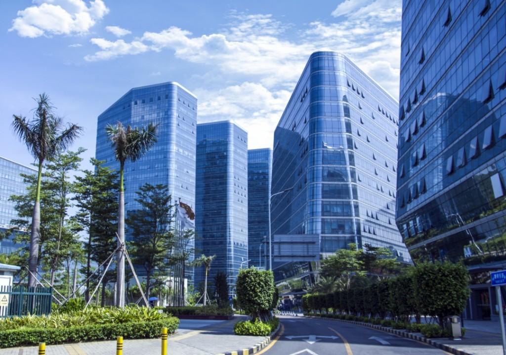 南山智园构建战疫防火墙！华为、旺龙无接触电梯落地使用
