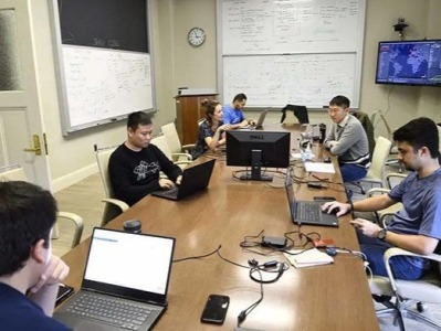霍普金斯大学疫情数据幕后：五人的核心团队完成大部分工作