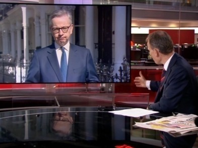 英国内阁大臣：2500万套防护服将从中国运抵英国