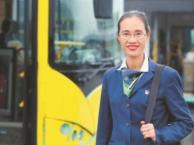 深圳巴士集团南头车队乘务员胡春华：公交车上的贴心人