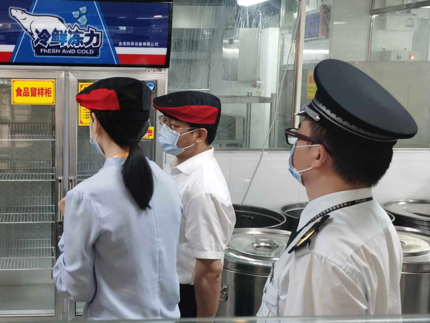返校首日校园食堂后厨突击检查