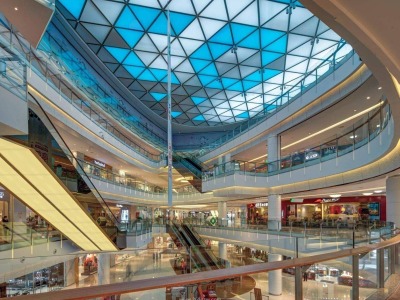 疫情推动深圳购物中心两极分化，年轻客流成主要消费群体