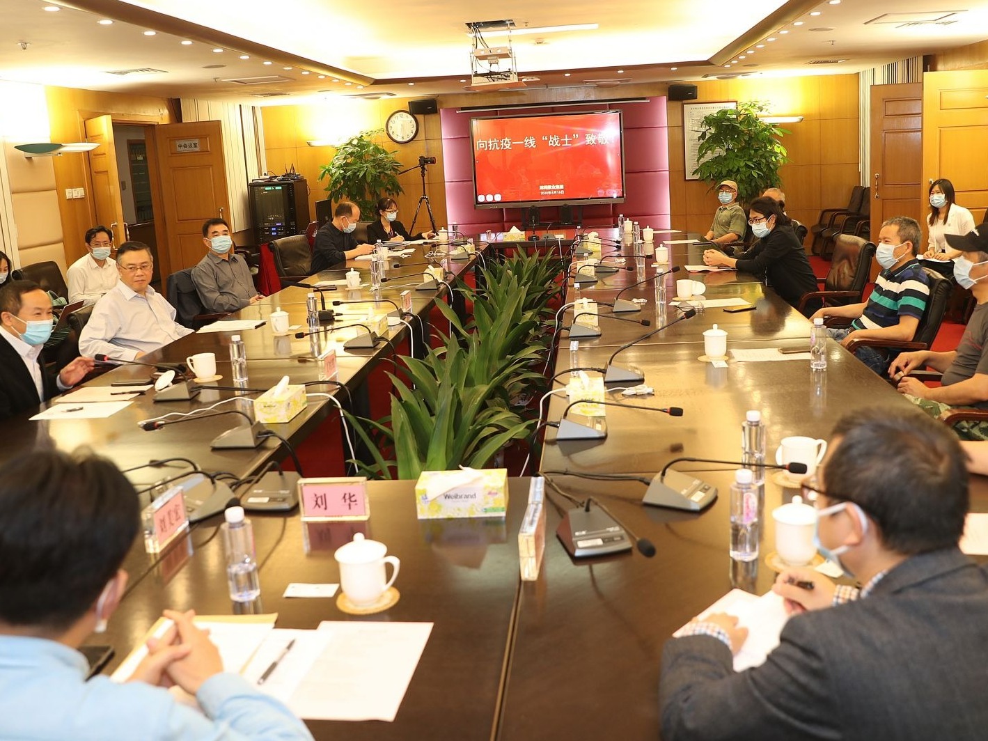 深圳报业集团欢迎抗疫一线“战士”归来
