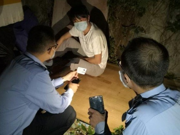 刷朋友圈意外“刷”出一名流浪汉，网格员做法让人点赞