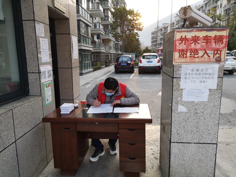 丽晶维珍妮党员胡生军：疫情在哪我就在哪  
