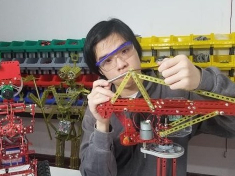 是创客也是“斜杠少年” ！深圳00后拿到世界知名机器人专业院校offer