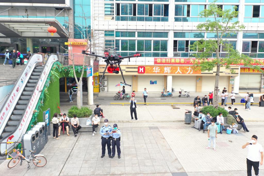 龙华公安分局出新招，用无人机播放“防骗经”