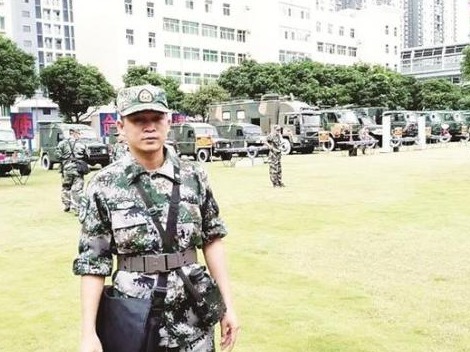 园山街道消防员回乡探亲遇车祸 脚踹车窗救出两人