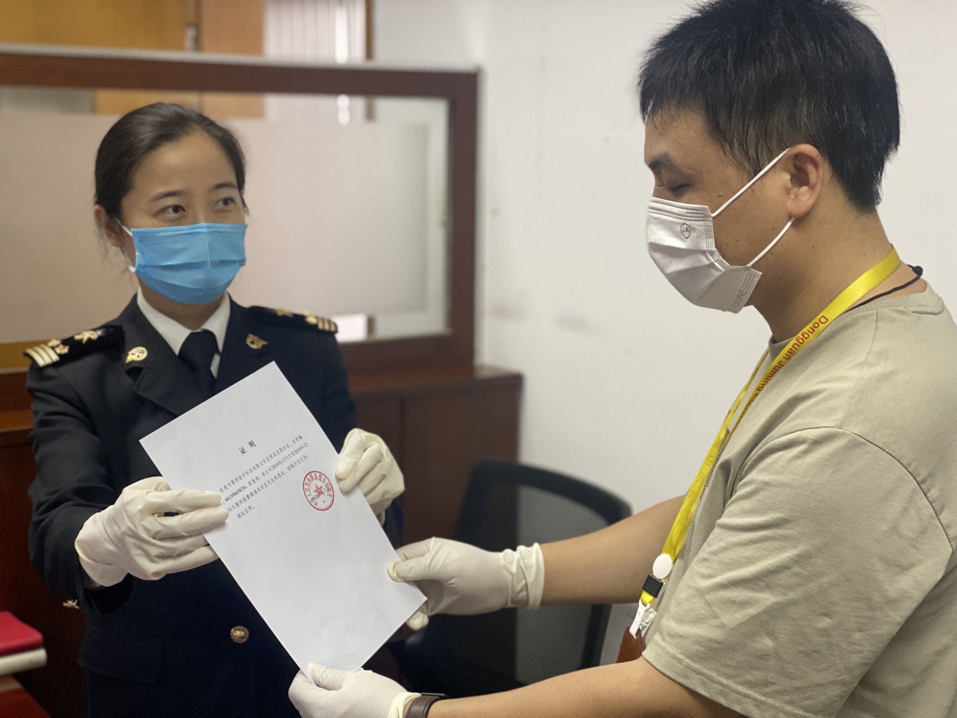 东莞长安海关开启“绿色通道”，让企业复工复产“马力全开”