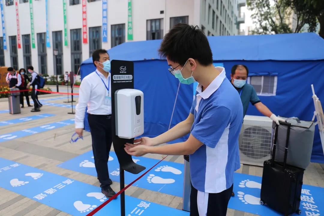 直击 | 罗湖上万名初三、高三学生返校啦！核酸检测结果全部呈阴性
