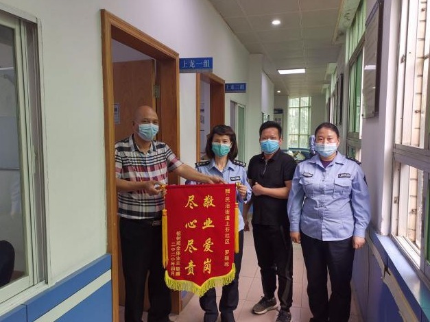 网格员罗丽琼：帮居民照看家照看宠物