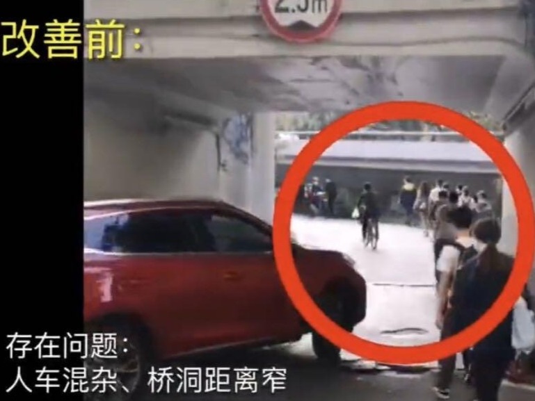 南山科技园内一个桥洞秩序混乱 交警终于出手了  