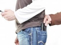 深圳宝安一对夫妻找不到工作，竟然里应外合干起了这件事！