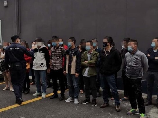20人聚集出租屋赌博，还装摄像头防警察，结果被警方一锅端
