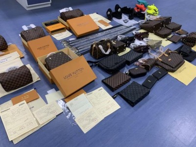 蛇口海关查获侵权名牌皮具、运动鞋7010件，涉及LV等多个商标