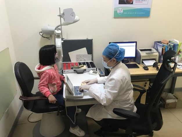 （重）网课令孩子视力堪忧：近5成就诊青少年视力严重下降