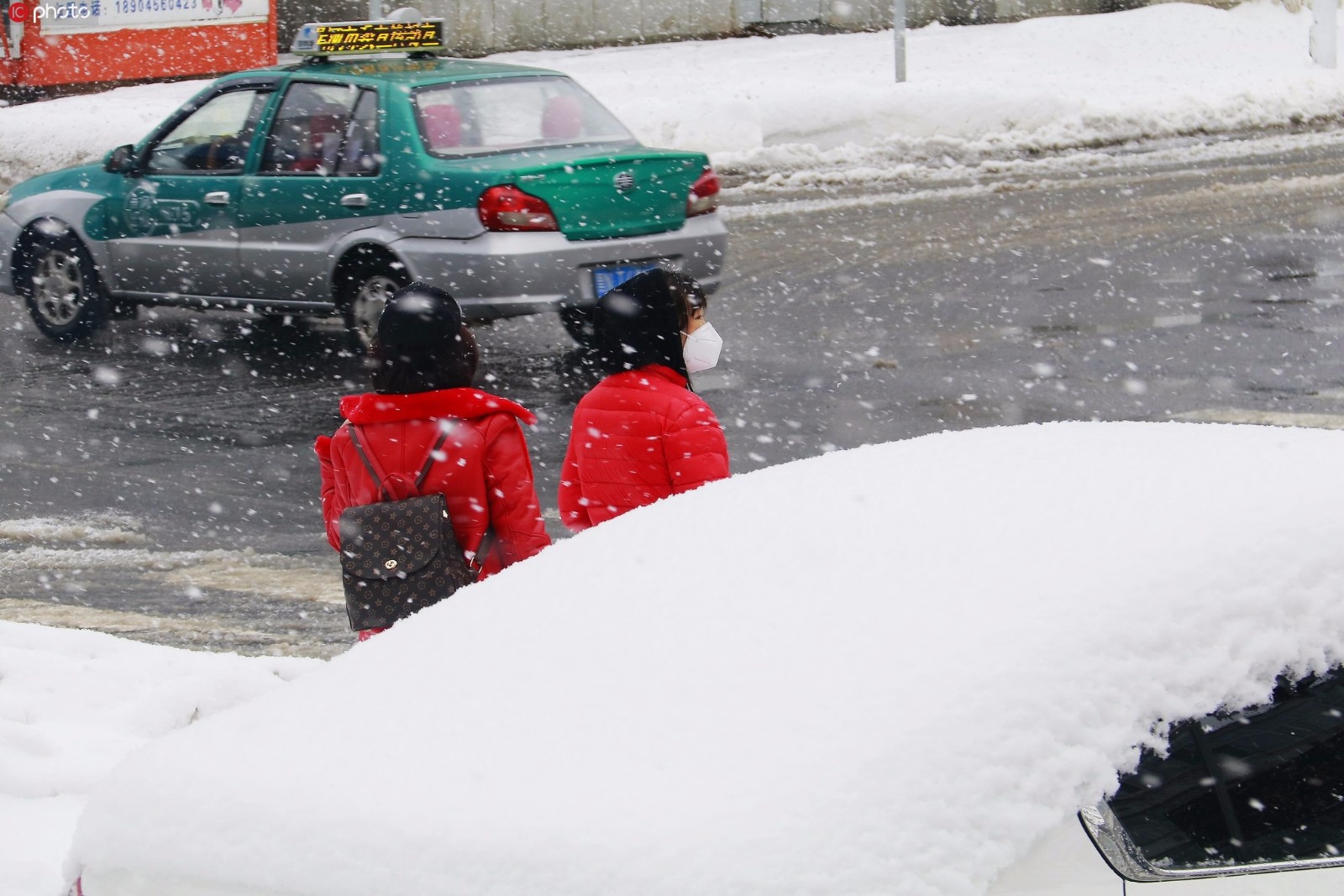 2020年4月21日,黑龍江黑河市穀雨時節罕見下了兩宿三天的暴雪,積雪