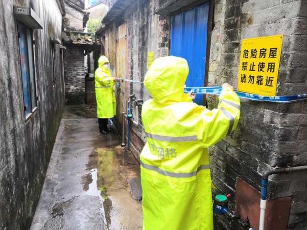 宝安燕罗网格员强化出租屋和汛期巡查 消除隐患守护居民安全