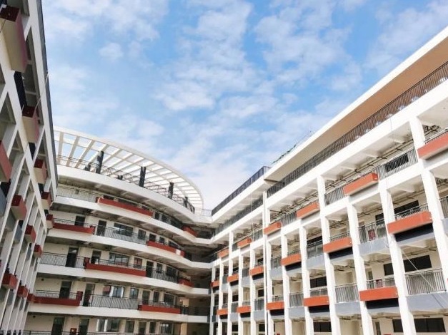 （重稿）南科大附中一期校园建设已基本完工 48个教学班今秋招生